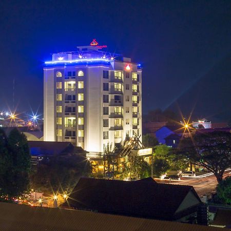 Yeak Loam Hotel Banlung Екстер'єр фото