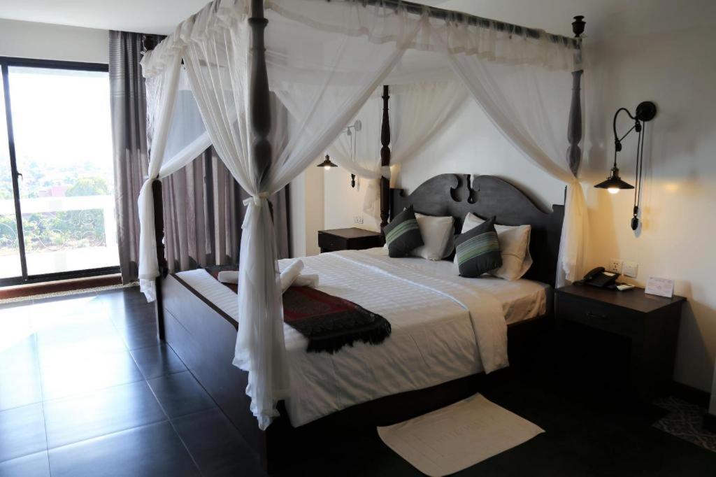 Yeak Loam Hotel Banlung Екстер'єр фото