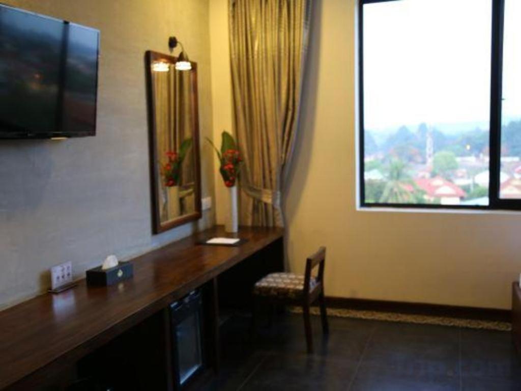 Yeak Loam Hotel Banlung Екстер'єр фото