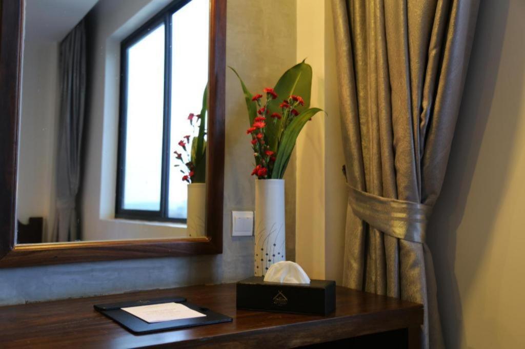 Yeak Loam Hotel Banlung Екстер'єр фото