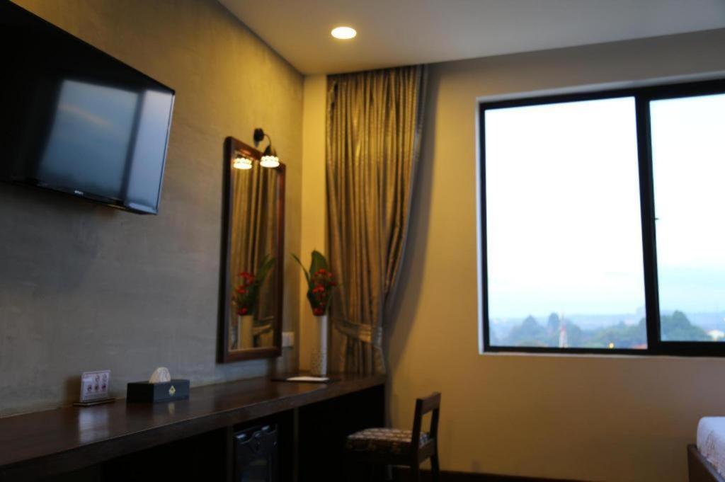 Yeak Loam Hotel Banlung Екстер'єр фото