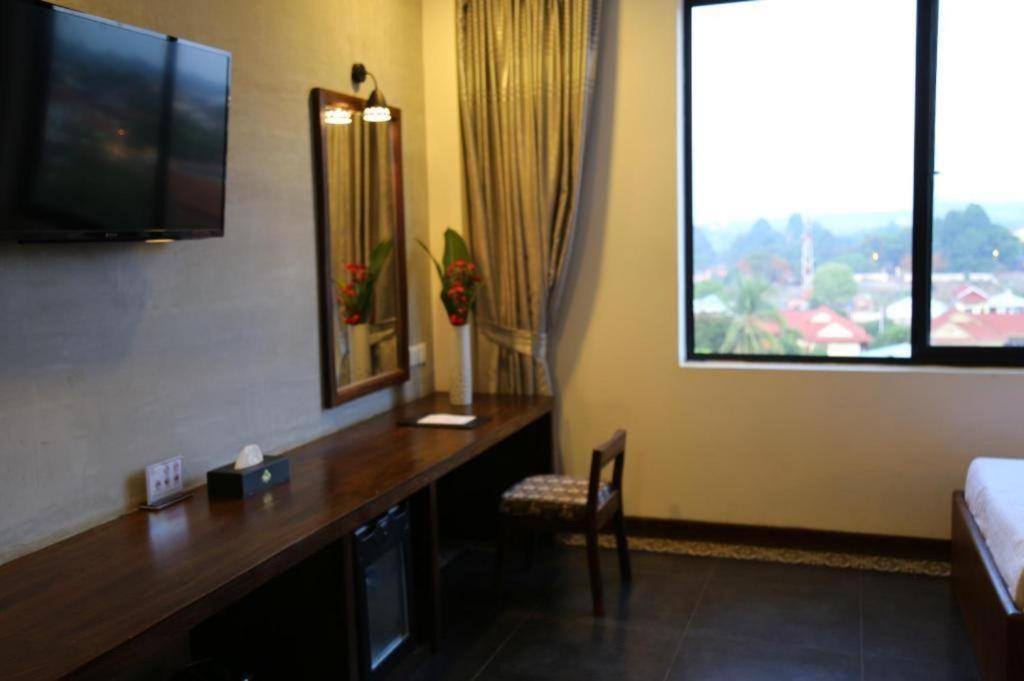 Yeak Loam Hotel Banlung Екстер'єр фото