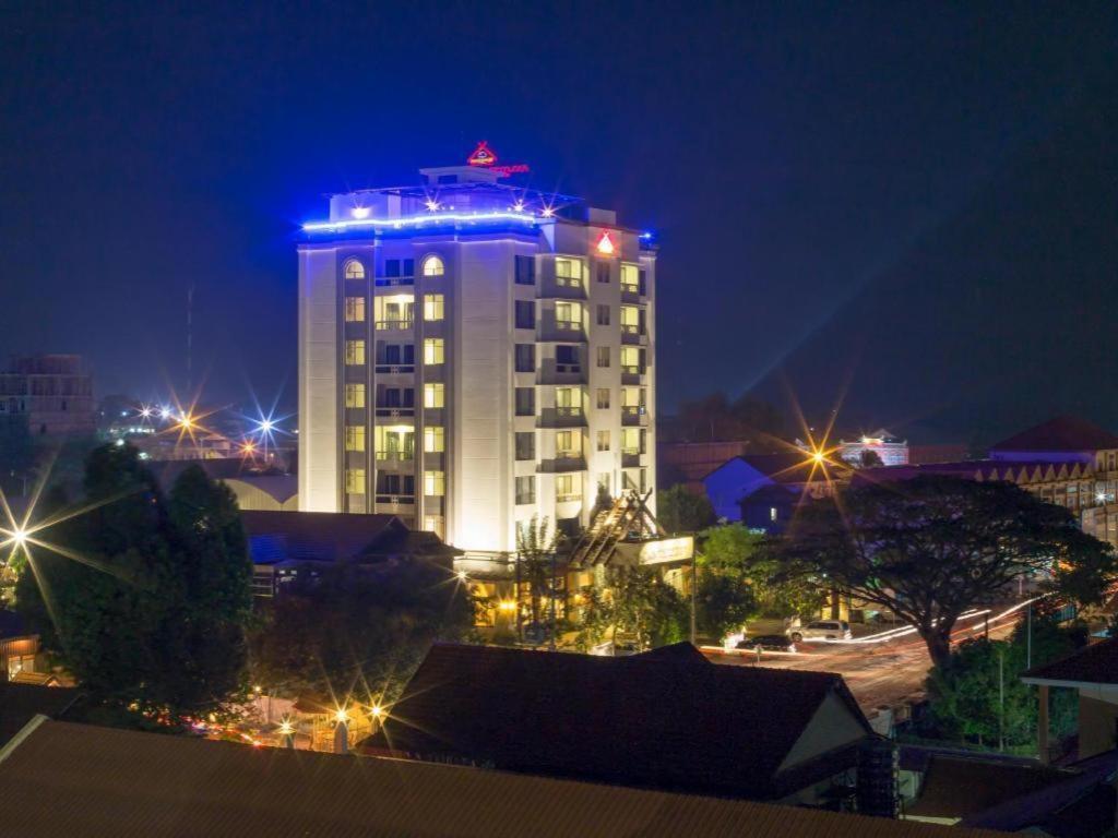 Yeak Loam Hotel Banlung Екстер'єр фото