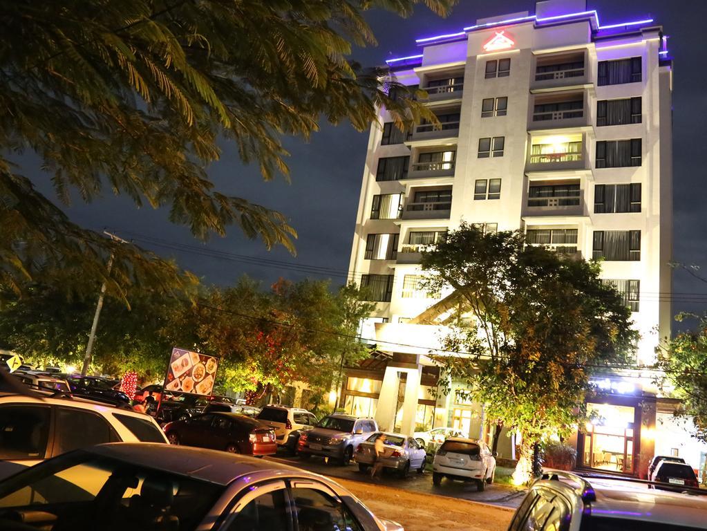 Yeak Loam Hotel Banlung Екстер'єр фото
